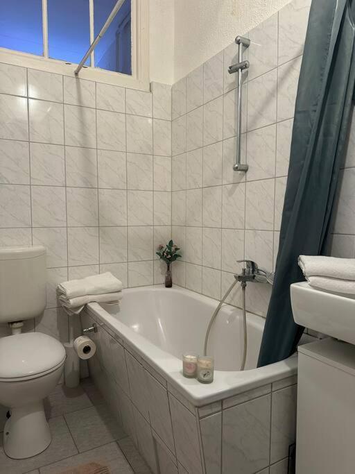 Grosses Apartment Am Kudamm เบอร์ลิน ภายนอก รูปภาพ