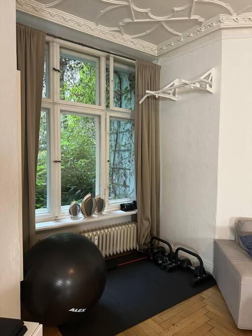 Grosses Apartment Am Kudamm เบอร์ลิน ภายนอก รูปภาพ